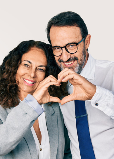 Pareja de adultos mayores felices